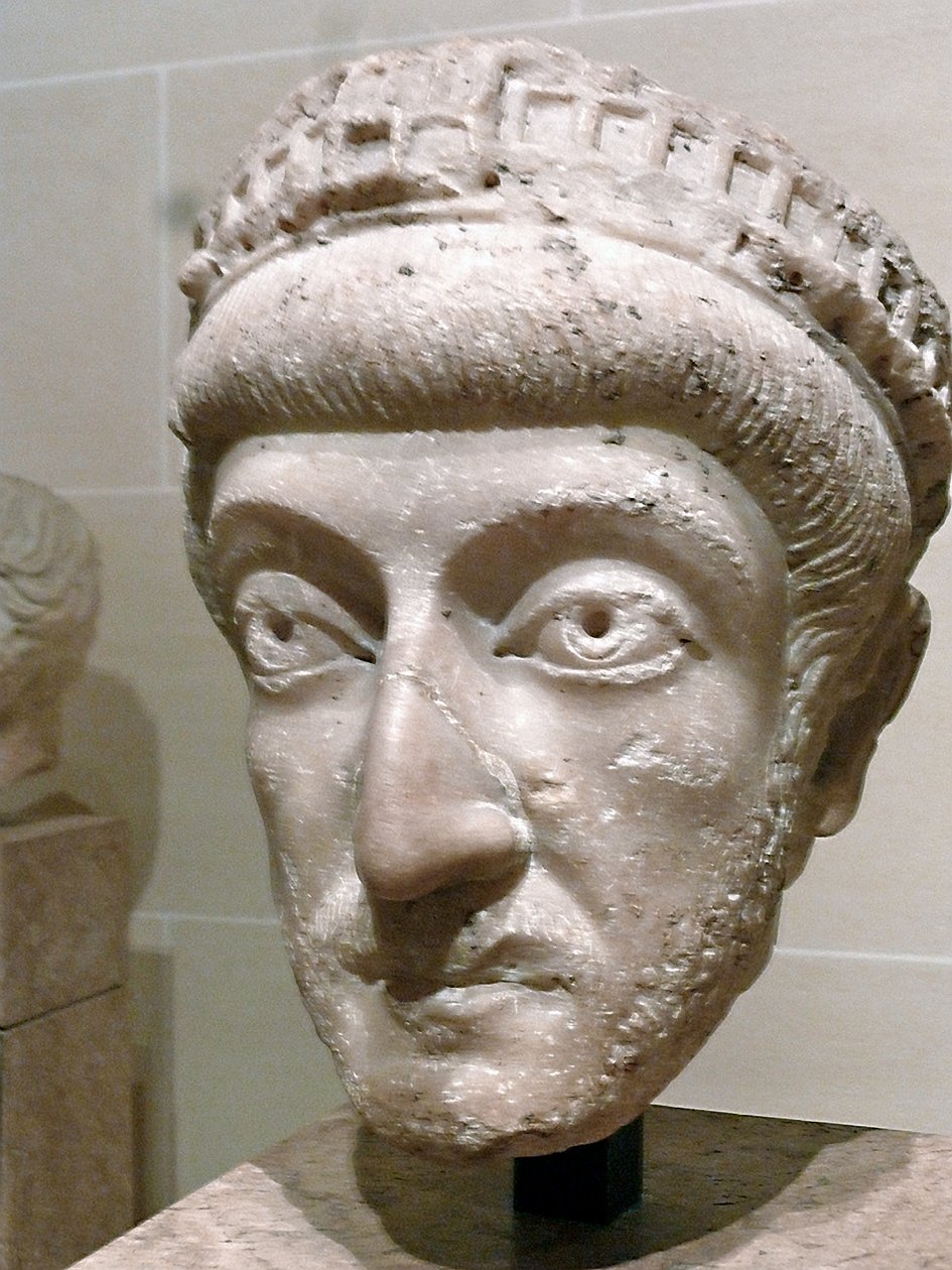 Teodozjusz II (marmur) autorstwa Roman