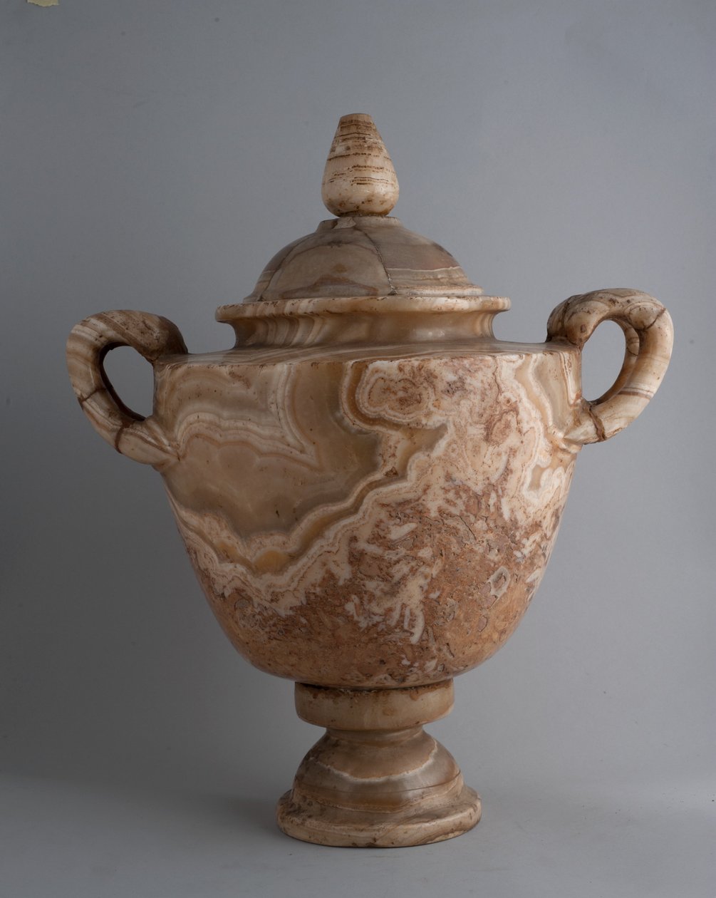 Urna (alabaster) autorstwa Roman