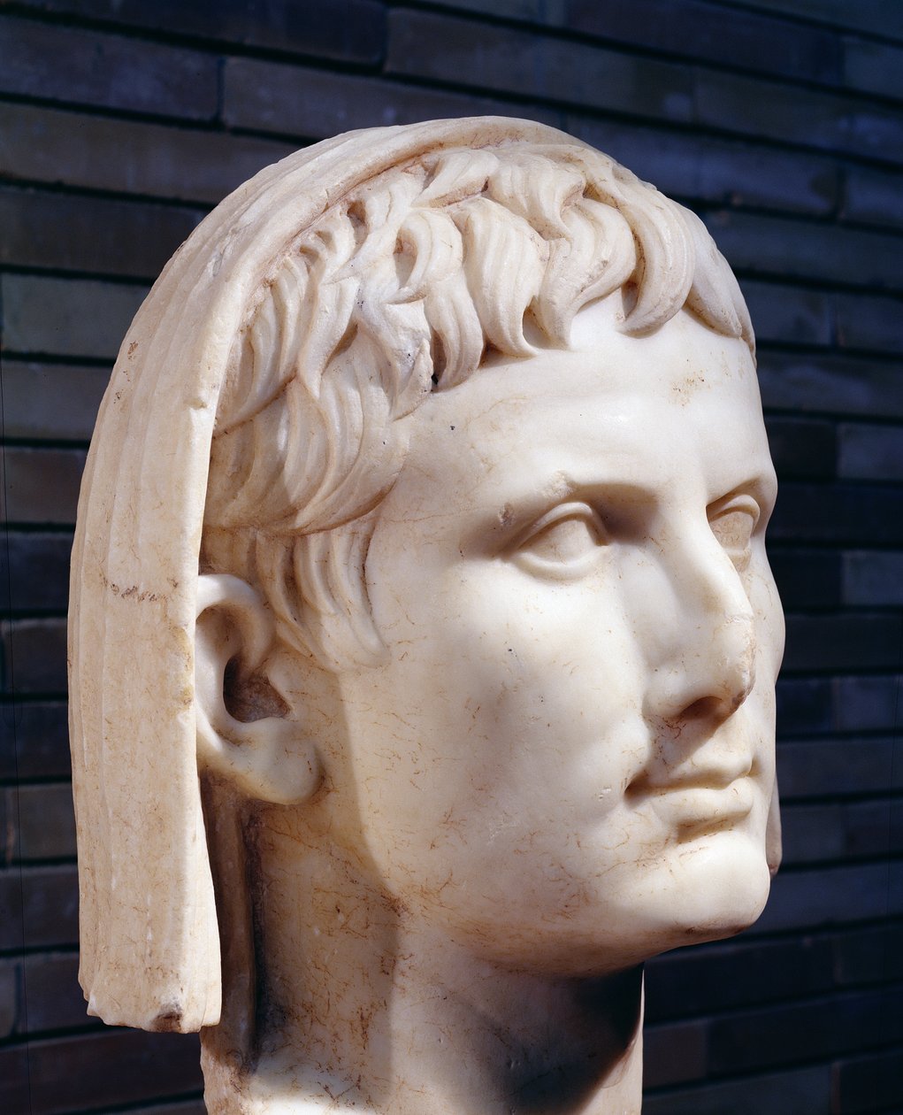 Zawoalowana głowa cesarza Augusta (marmur) autorstwa Roman