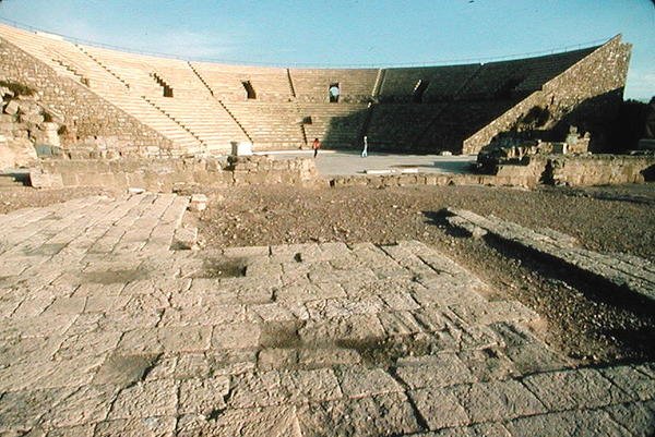Widok na teatr autorstwa Roman