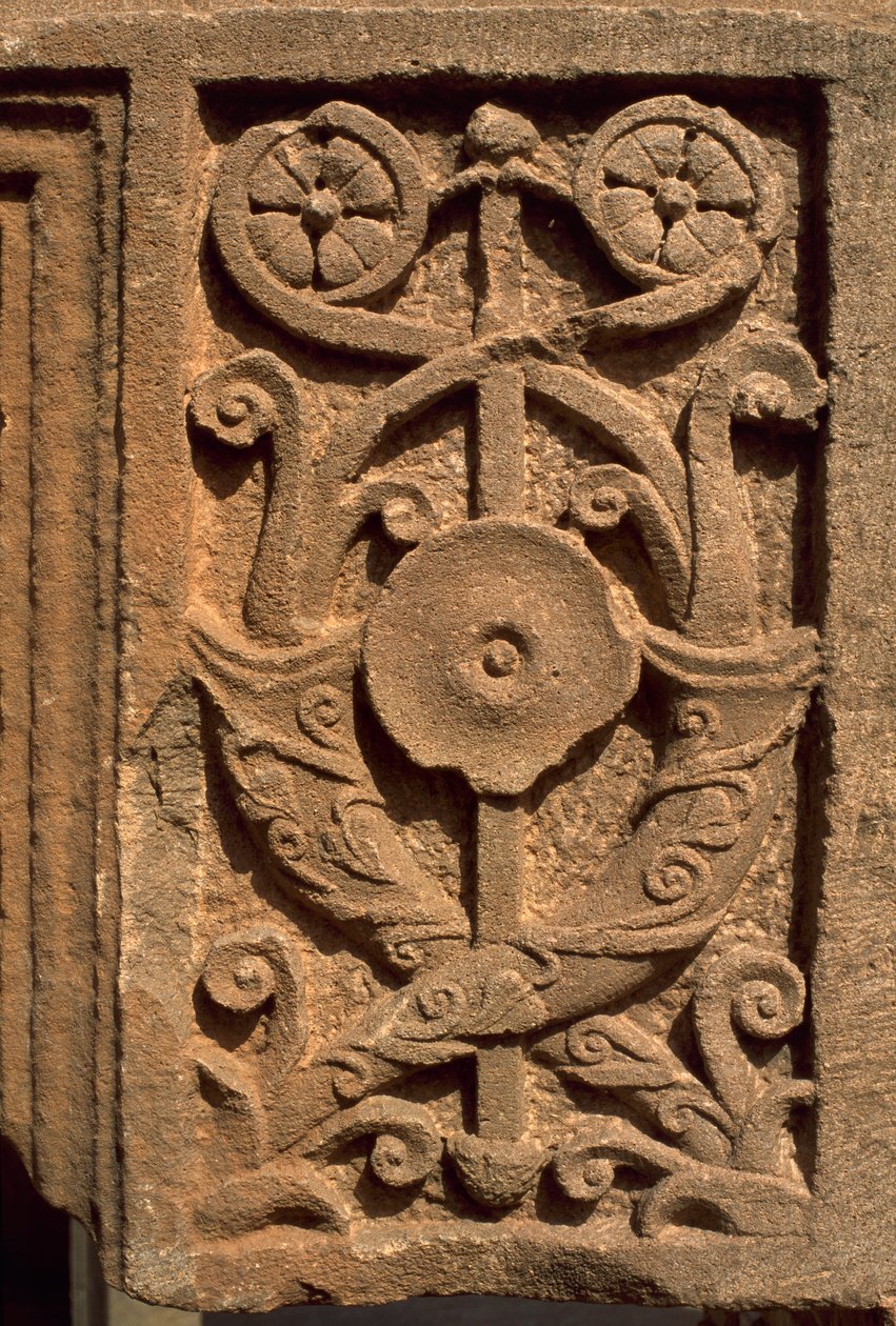 Fragment architektoniczny z rzeźbioną dekoracją, targ Sertius, okres cesarski (27 pne-395 ne) autorstwa Roman Imperial Period