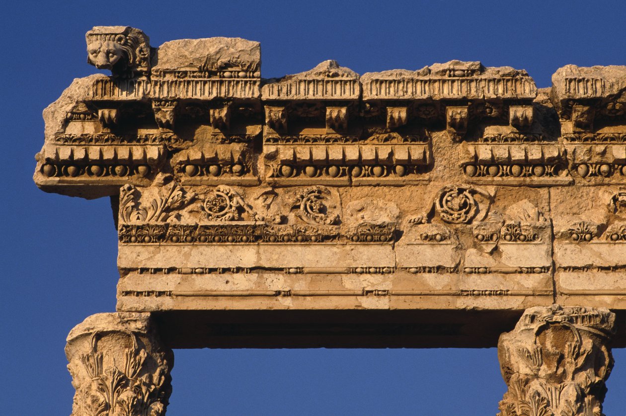 Belkowanie portyku na dziedzińcu, Sanktuarium Jowisza Heliopolitana, okres cesarski (27 pne-395 ne) autorstwa Roman Imperial Period