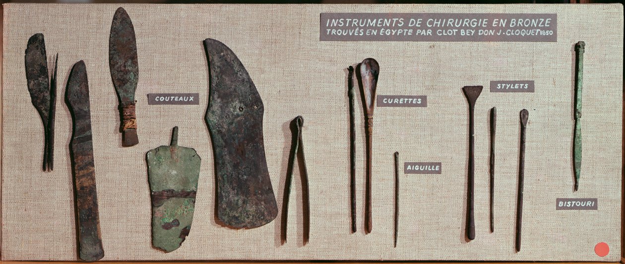 Narzędzia chirurgiczne, znalezione w Egipcie przez Antoine Barthelemy Clot Bey (1793-1868) (brąz) autorstwa Roman Period Egyptian