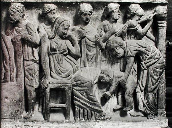 Relief przedstawiający kobietę płaczącą nad zmarłym, detal z Sarkofagu Konklawe autorstwa Roman Roman