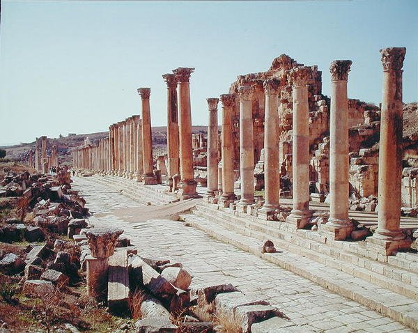 Widok na Ulicę Kolumn, pierwotnie zbudowaną ok. 39-76 p.n.e. autorstwa Roman Roman