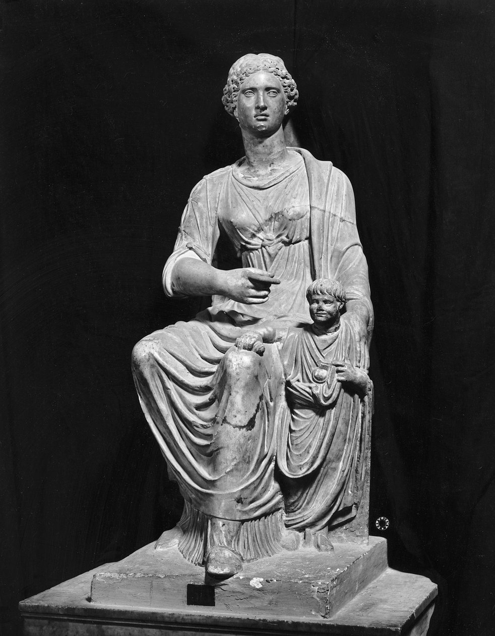 Agrypina Młodsza (15-59 ne) z synem Nero (37-68 ne) (marmur) (zdjęcie czarno-białe) autorstwa Roman