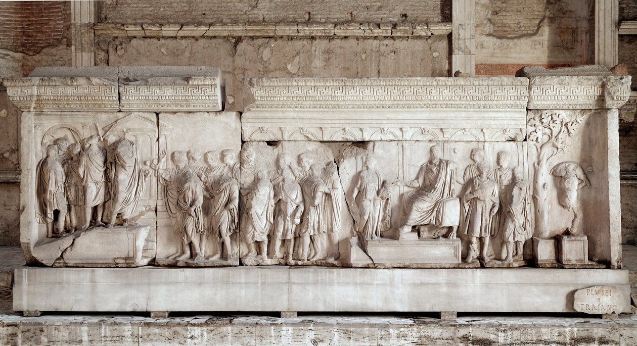 Anaglif (lub więcej) Trajana odtwarzający fakty cesarza Trajana (Traianus lub Traiano) (117-120): scena miłosierdzia cesarza dla biednych dzieci i sierot. Pończochy z wytłaczanego marmuru. Ciemny. 521x16 cm Rzym, Foro Romano (forum rzymskie), Kuria autorstwa Roman