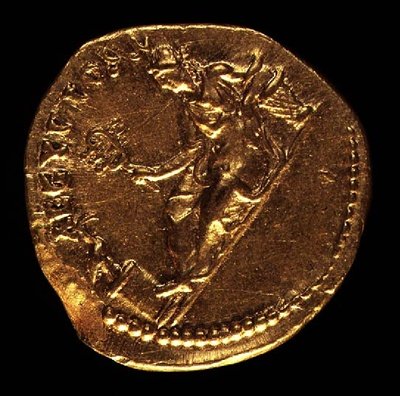 Aureus (rewers) wybity przez Hadriana (AD 117-AD 138) przedstawiający AEGYPTOS (Egipt) leżący w lewo. (złoto) Napis: AEGYPTOS (awers patrz 119152) autorstwa Roman