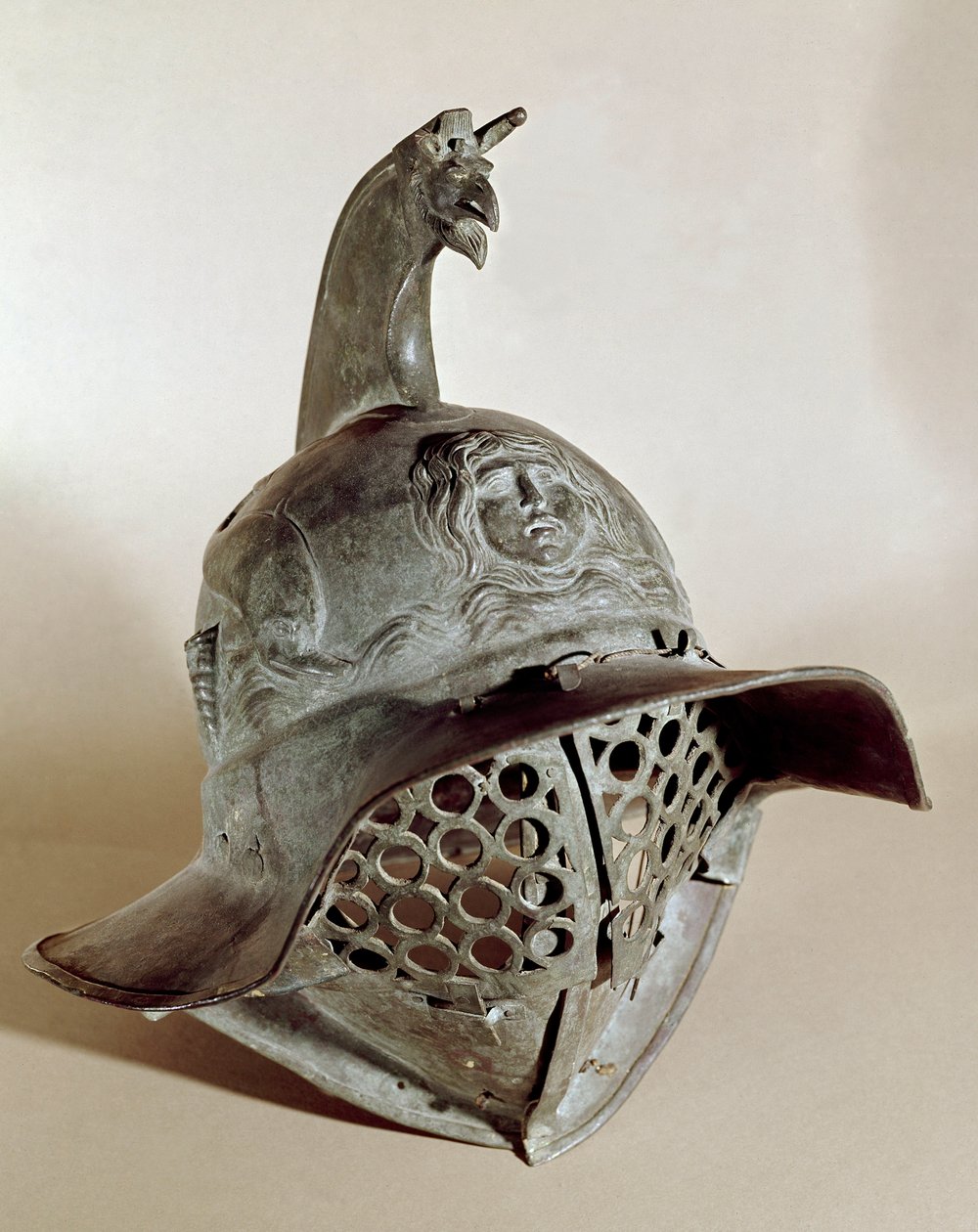 Brązowy hełm gladiatora autorstwa Roman