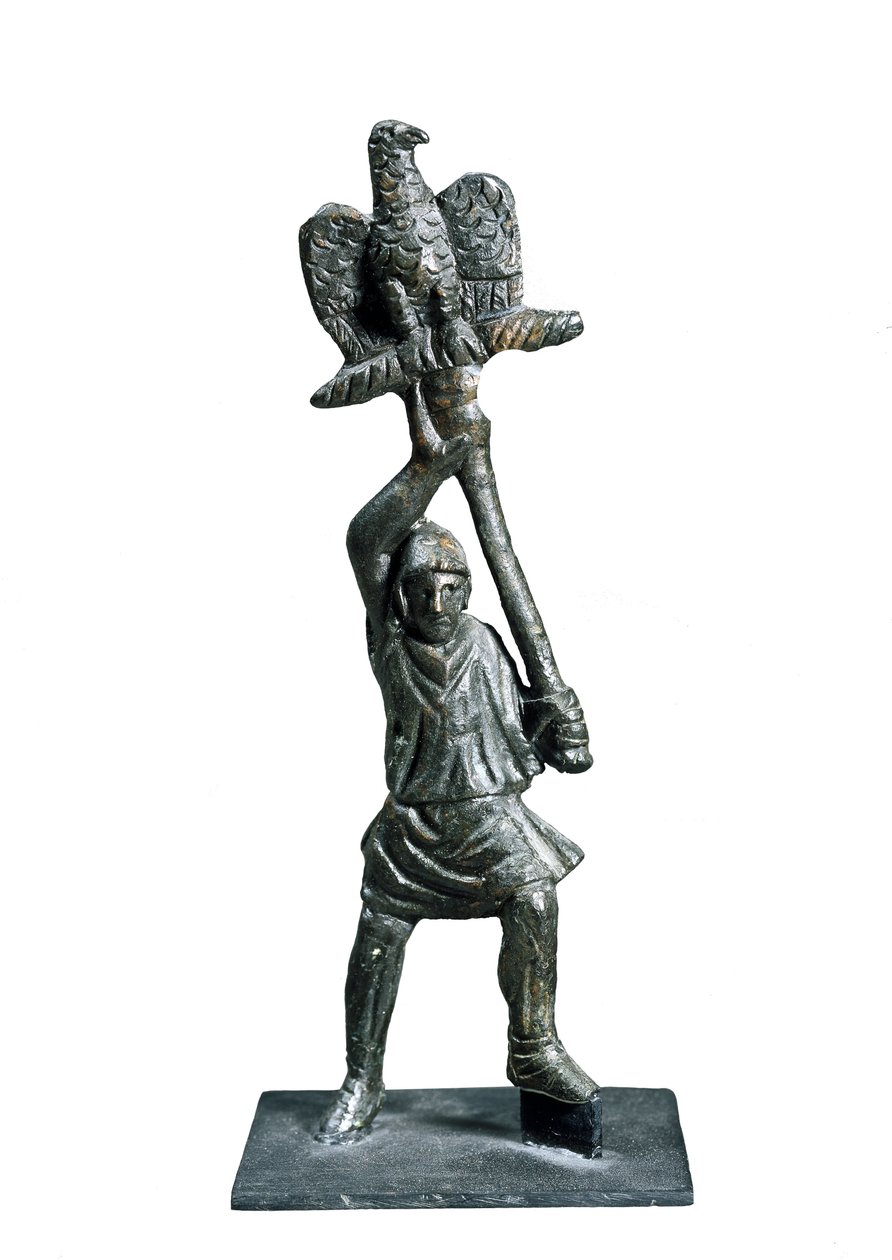 Brązowa statuetka przedstawiająca chorążego, z Alba Fucens (region Abruzzo, Włochy) autorstwa Roman
