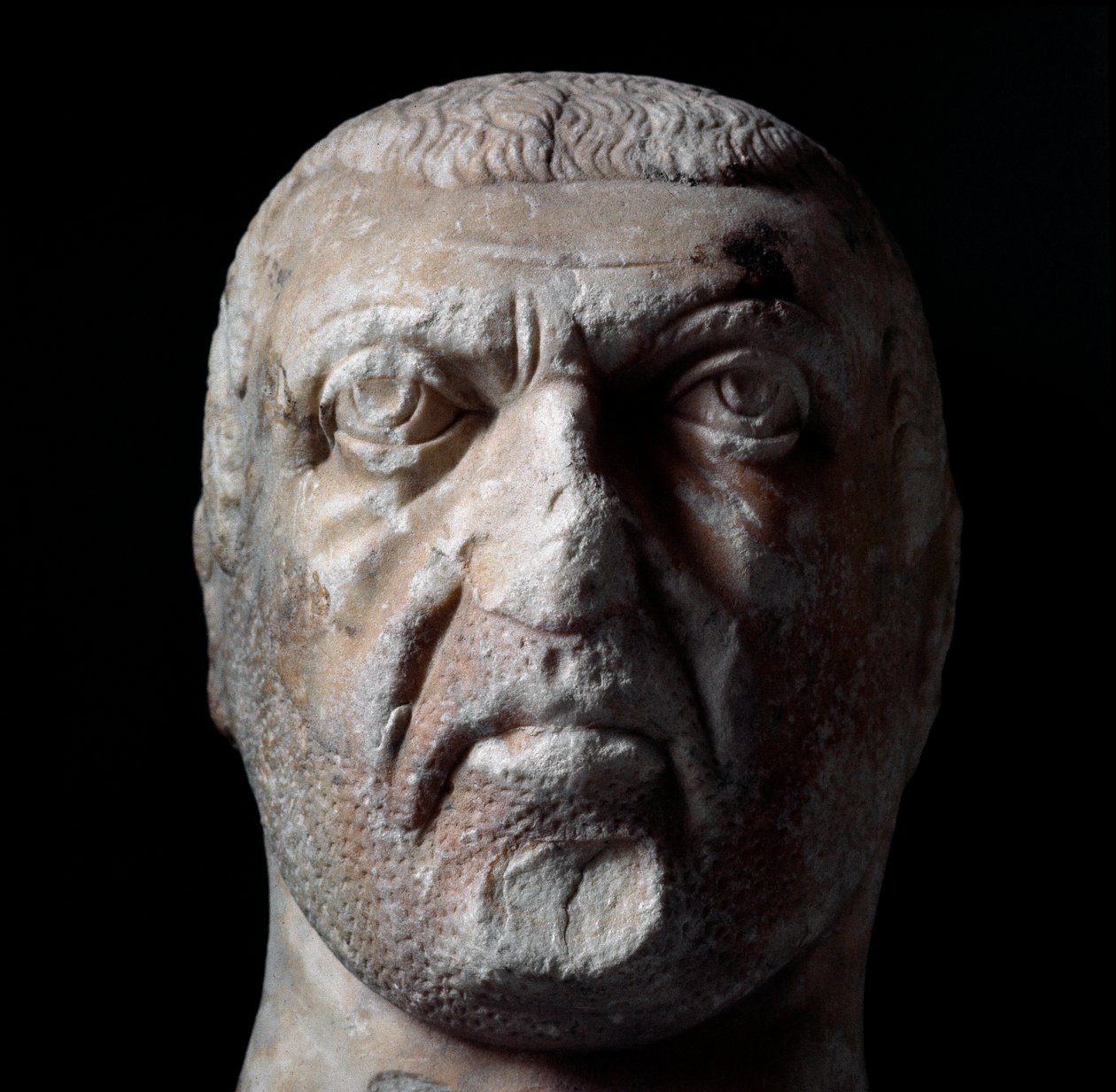 Popiersie Dioklecjana (Gaius Aurelius Valerius Diocletianus, 245-316), cesarza rzymskiego od 284 do 305. Rzeźba z marmuru. Chieti, Muzeum Archeologiczne autorstwa Roman