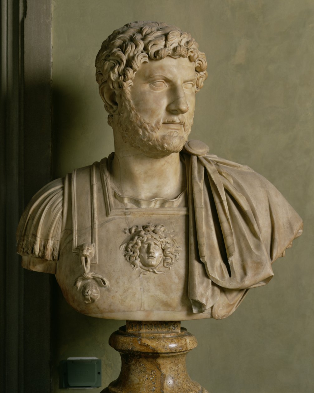 Popiersie cesarza Hadriana (76-138 ne) (marmur) autorstwa Roman