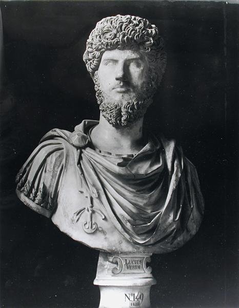 Popiersie cesarza Lucjusza Werusa (138-169 ne) (marmur) (zdjęcie czarno-białe) autorstwa Roman