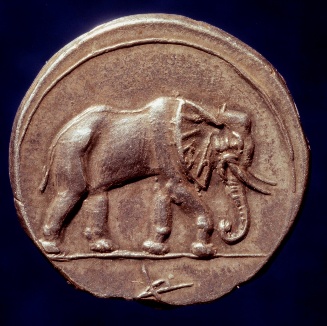 Cywilizacja kartagińska: medal przedstawiający słonia, który pozwolił generałowi Kartaginy Hannibalowi (247-183 p.n.e.) przekroczyć Alpy w 218 p.n.e. podczas drugiej wojny punickiej. III wiek p.n.e. Paryż, B.N. autorstwa Roman