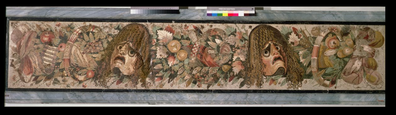 Panel dekoracyjny przedstawiający teatralne maski, z Domu Fauna, Pompeje (mozaika) autorstwa Roman