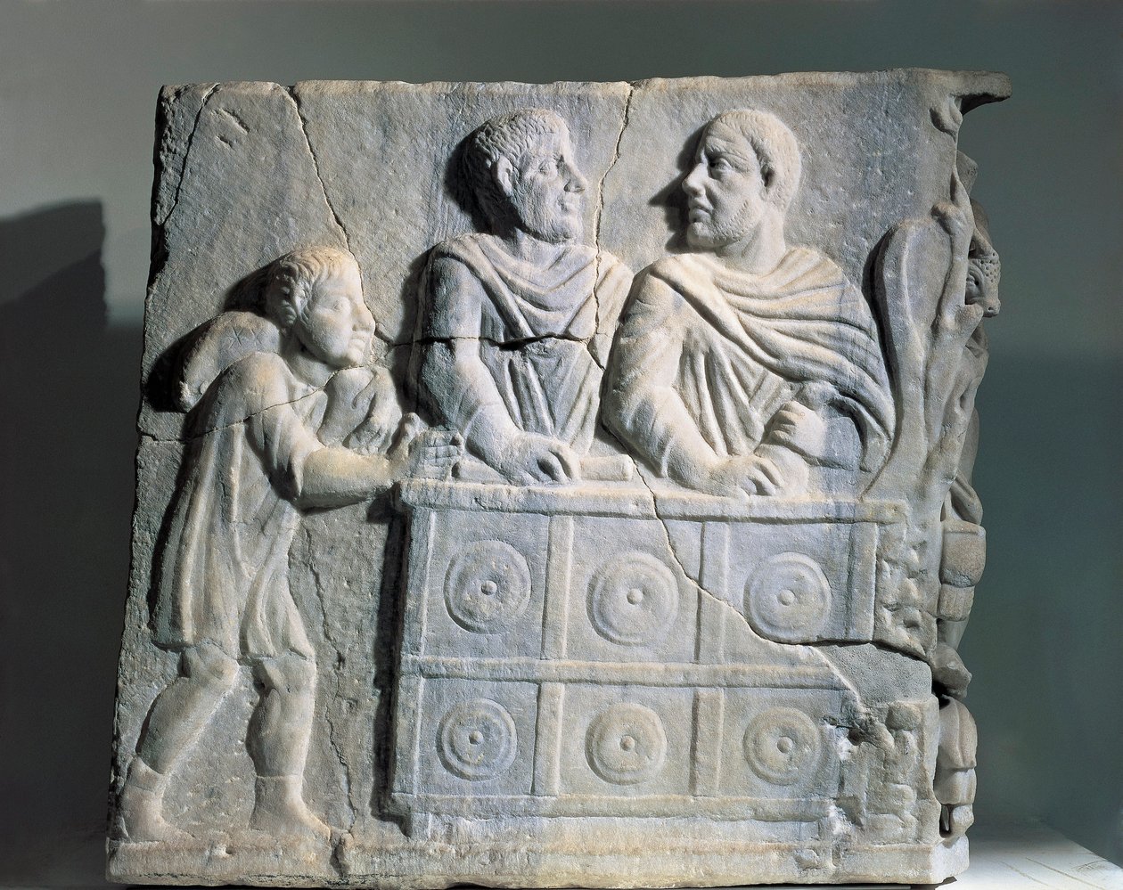Fragment sarkofagu przedstawiający kantora, z Rzymu, Viale del Re autorstwa Roman
