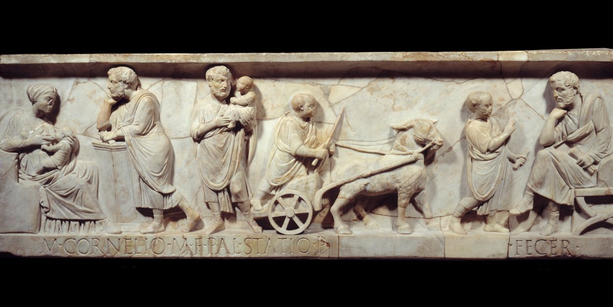 Fragment sarkofagu Marka Korneliusza Statiusa Około 150 rne - Starożytny Rzym: Twarz rzymskiego sarkofagu. Scena z życia dziecka dorastającego od narodzin do nauki. Paryż, Musee du Louvre autorstwa Roman
