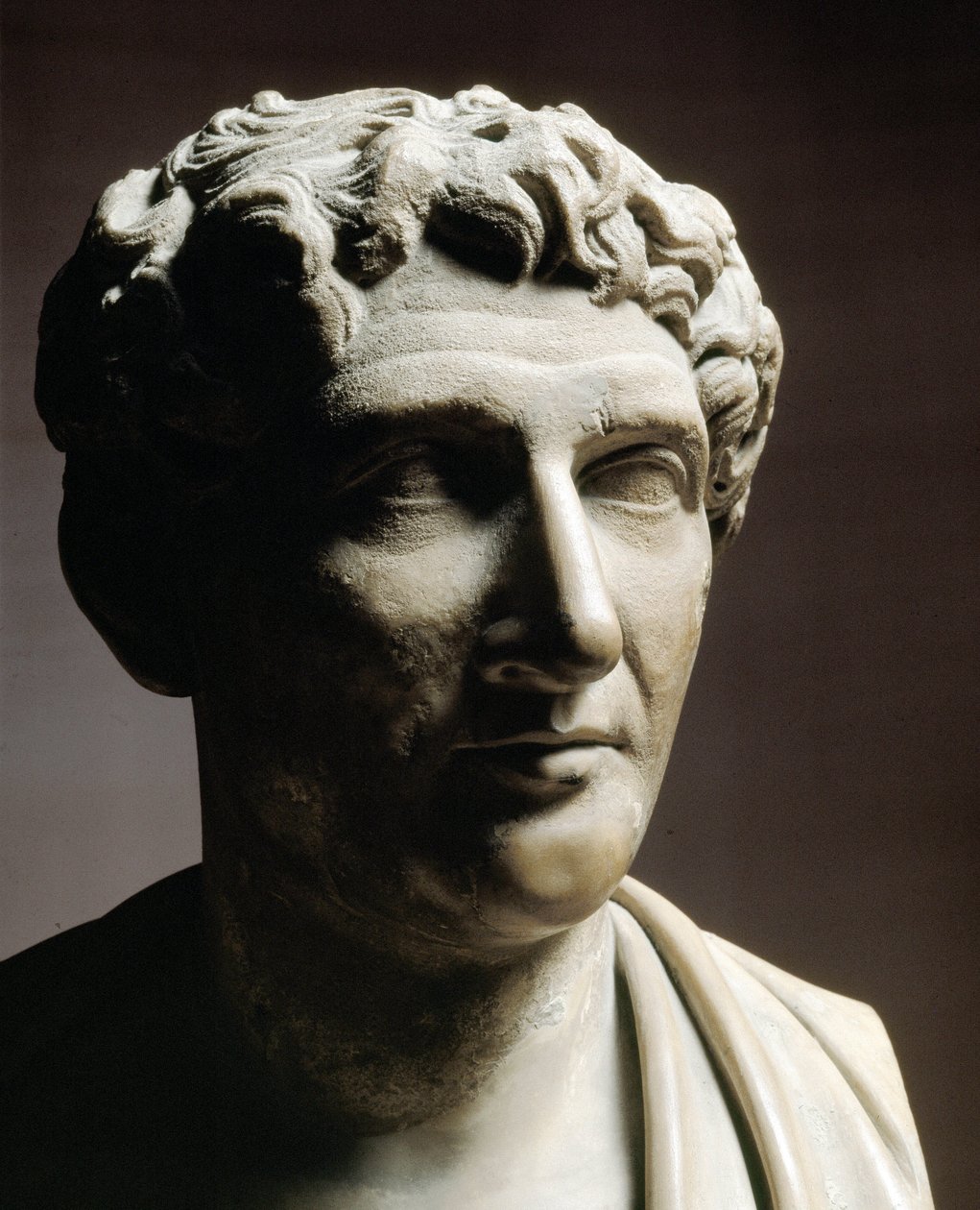 Głowa Owidiusza (marmurowa rzeźba) autorstwa Roman