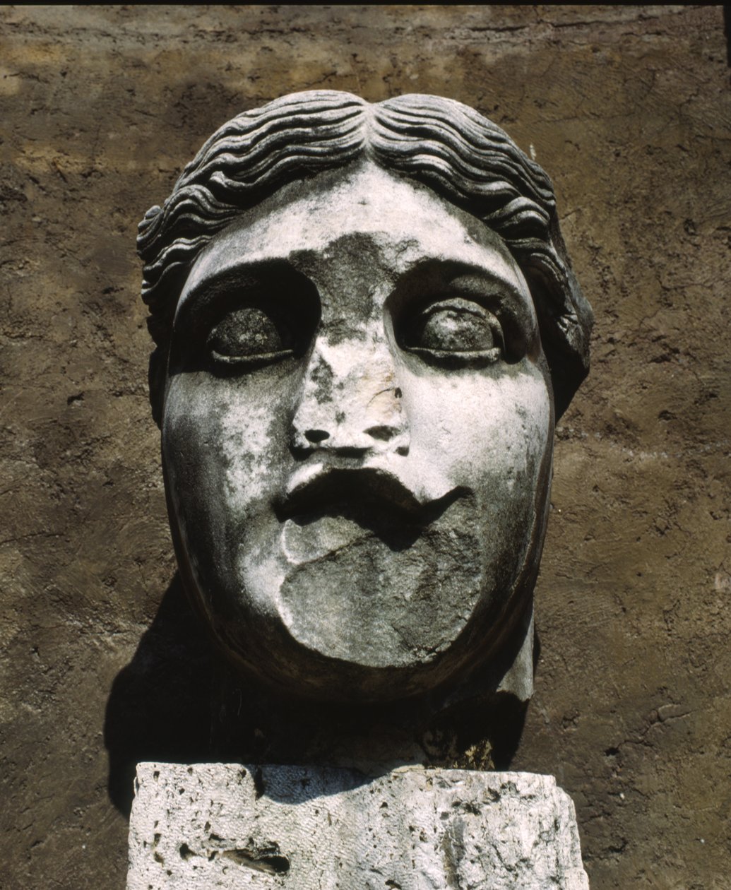 Głowa posągu, Ostia Antica, Włochy autorstwa Roman