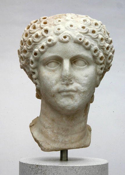 Głowa kobiety, prawdopodobnie Agrypina Minor, ok.50 AD (marmur) autorstwa Roman