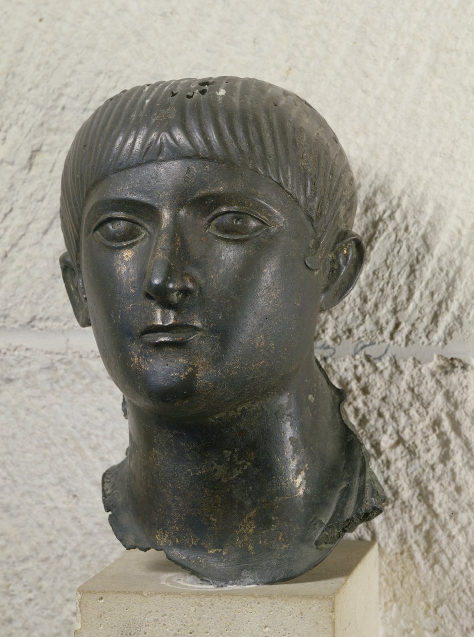 Głowa młodego mężczyzny, znanego jako „Młody wódz Akwitanii” (brąz) autorstwa Roman