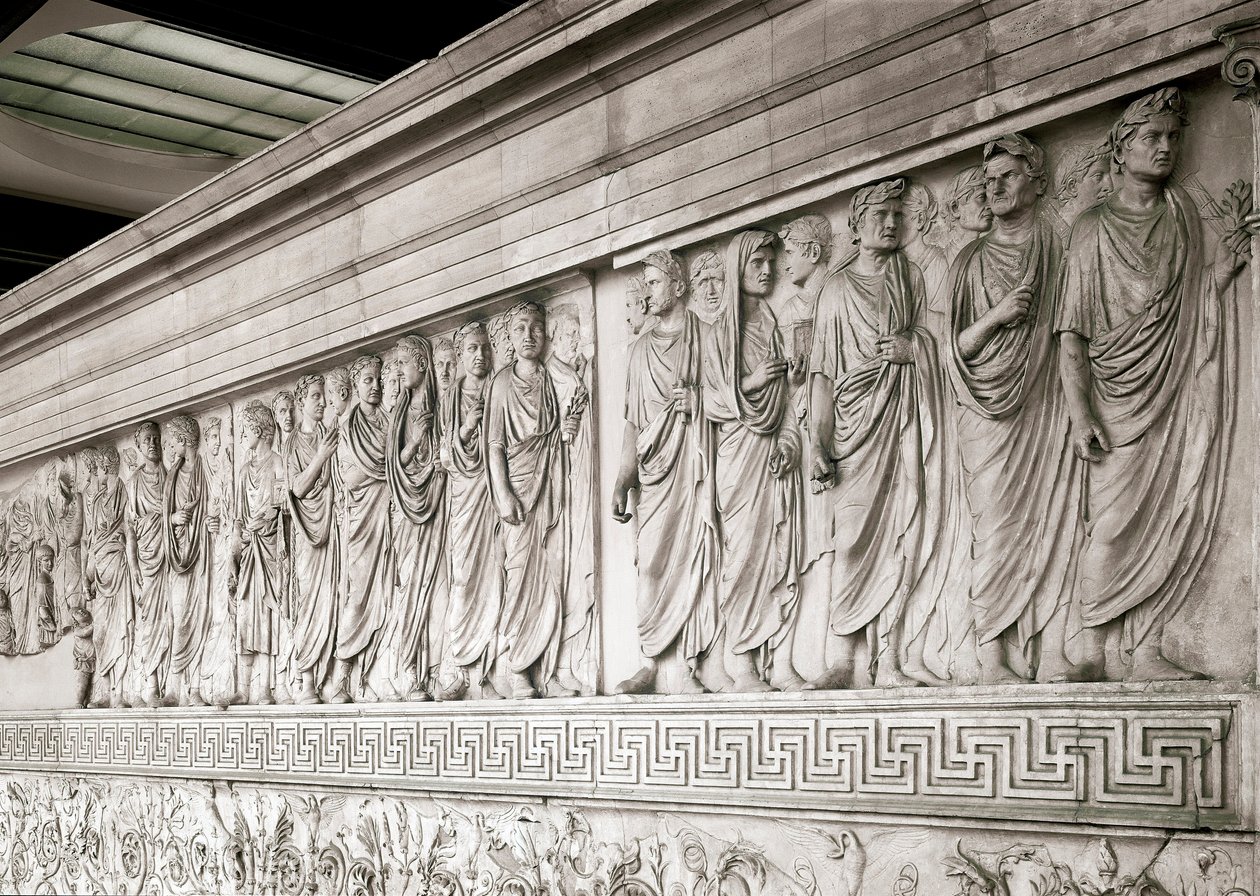 Cesarski orszak cesarza Augusta – płaskorzeźba z marmuru Ara Pacis Augustae na północy, zbudowana przez rzymskiego cesarza Augustae między 13 a 9 rokiem p.n.e. na Polu Marsowym (Pole Marsowe) w Rzymie w celu upamiętnienia pokoju po wojnach imperium autorstwa Roman