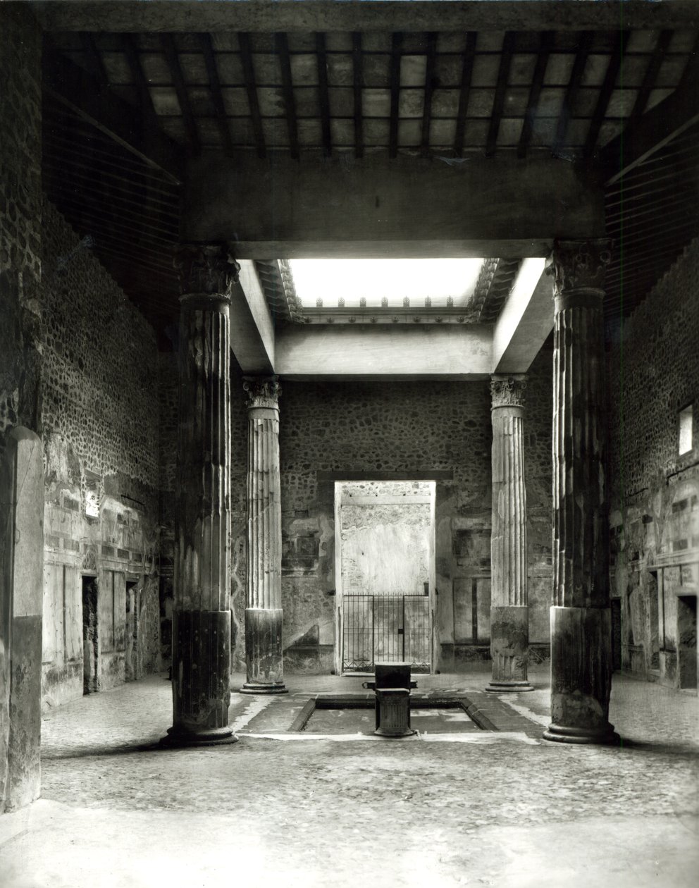 Impluvium w Domu Srebrnego Wesela autorstwa Roman