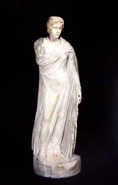 Kanephoros (marmur) autorstwa Roman