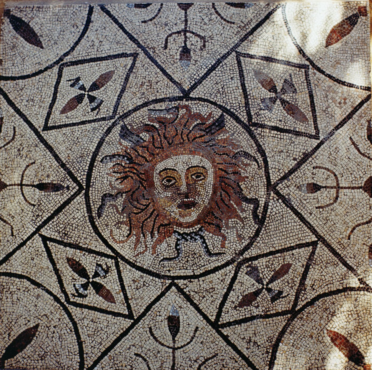 Meduza, mozaika rzymska z Domu Orfeusza, III wne (mozaika) autorstwa Roman