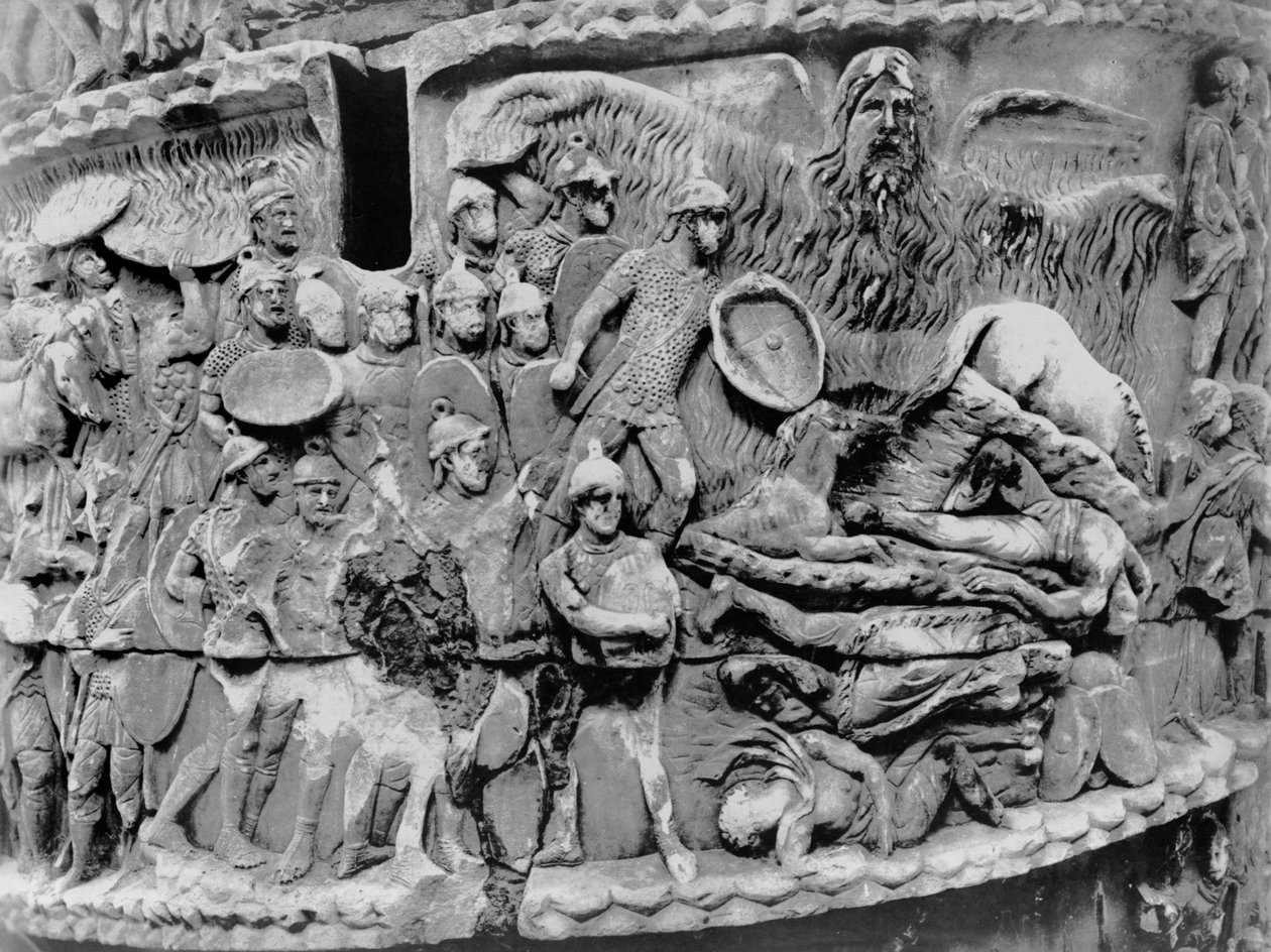 Cudowny Deszcz, fragment z kolumny Marka Aureliusza, 180-196 AD (marmur) (zdjęcie czarno-białe) autorstwa Roman