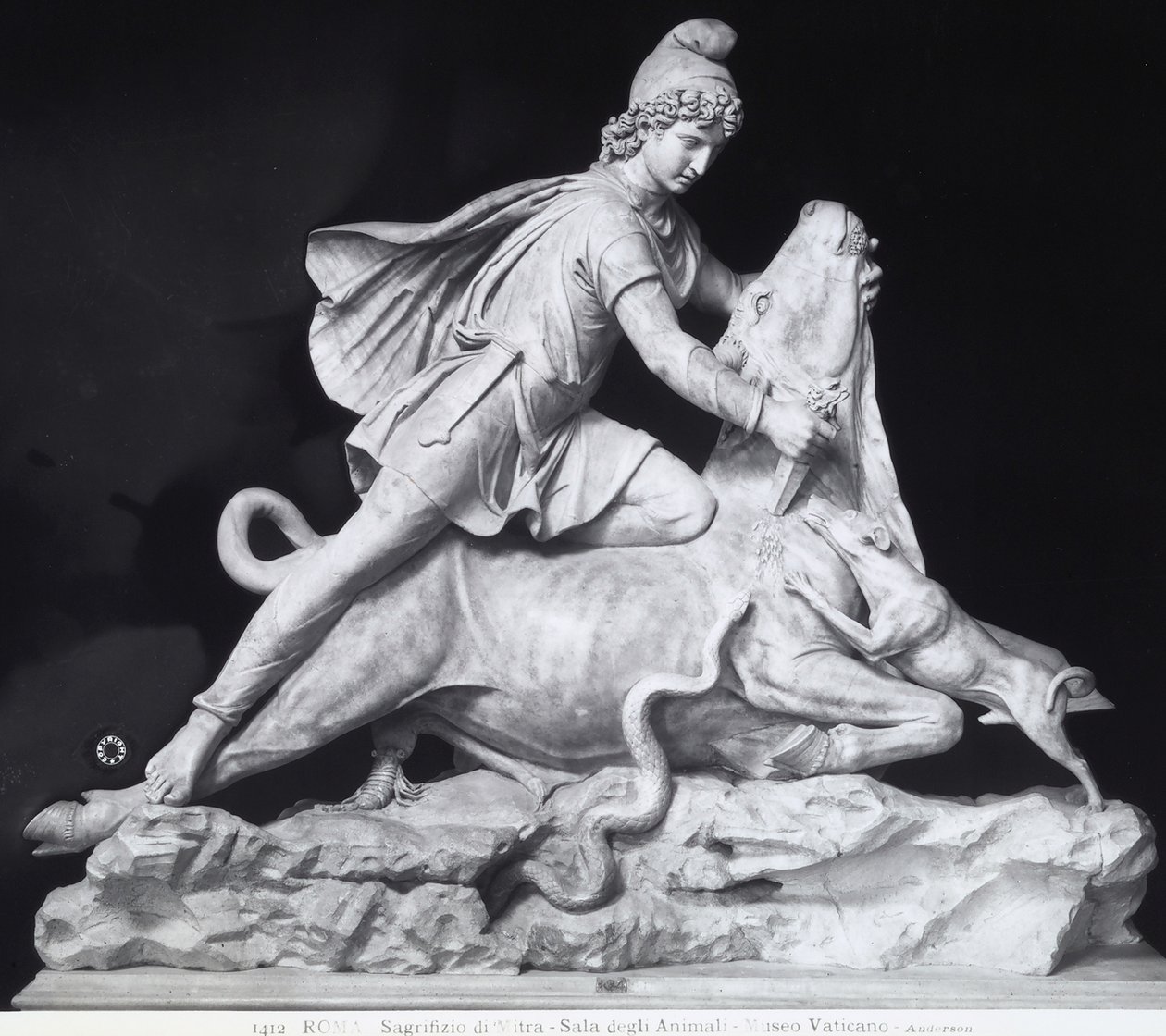 Mitra zabijający byka, reprezentacja kultu Mitry (marmur) autorstwa Roman