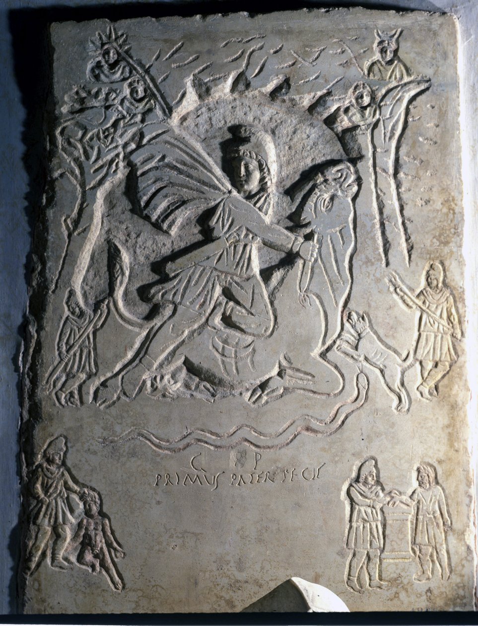 Płaskorzeźba przedstawiająca irańską bóstwo Mitra (lub Mitra) zabija byka, zwierzę z nim związane. IV wiek. Palazzo dei Conservatori, Rzym. autorstwa Roman