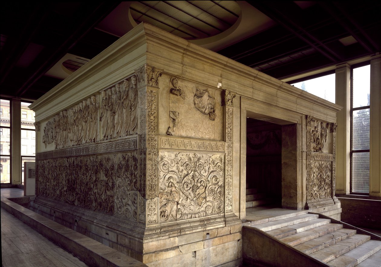Sztuka rzymska: Ara Pacis Augustae lub Ołtarz Augustae Pokój: płaskorzeźba (prawa strona) starożytnego Rzymu zbudowana przez rzymskiego cesarza Augustae między 13 a 9 pne na Polu Marsowym (Pole Marsowe) w Rzymie dla upamiętnienia pokoju po wojny imperium autorstwa Roman
