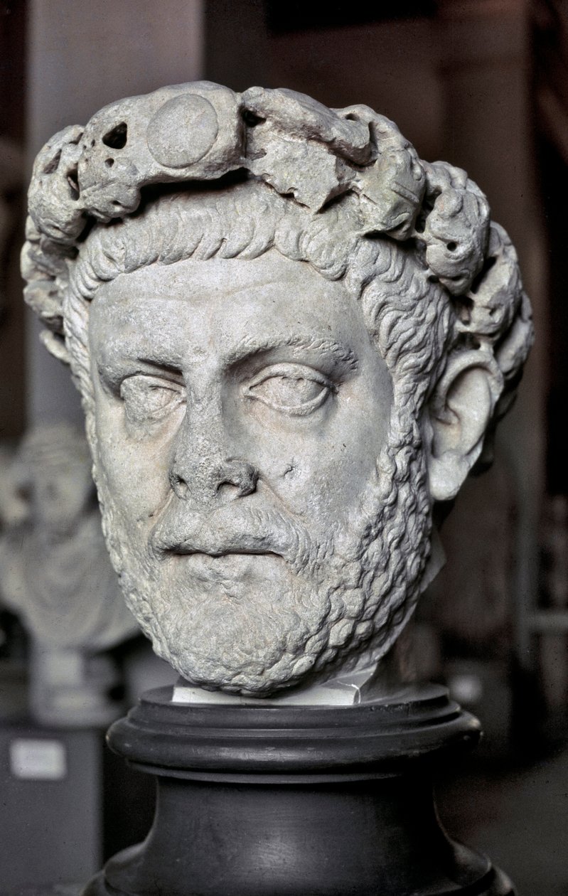 Sztuka rzymska: Popiersie Dioklecjana (Gaius Aurelius Valerius Diocletianus, 245-316), cesarz rzymski od 284 do 305. Rzeźba z marmuru. Stambuł, Muzeum Archeologiczne. autorstwa Roman