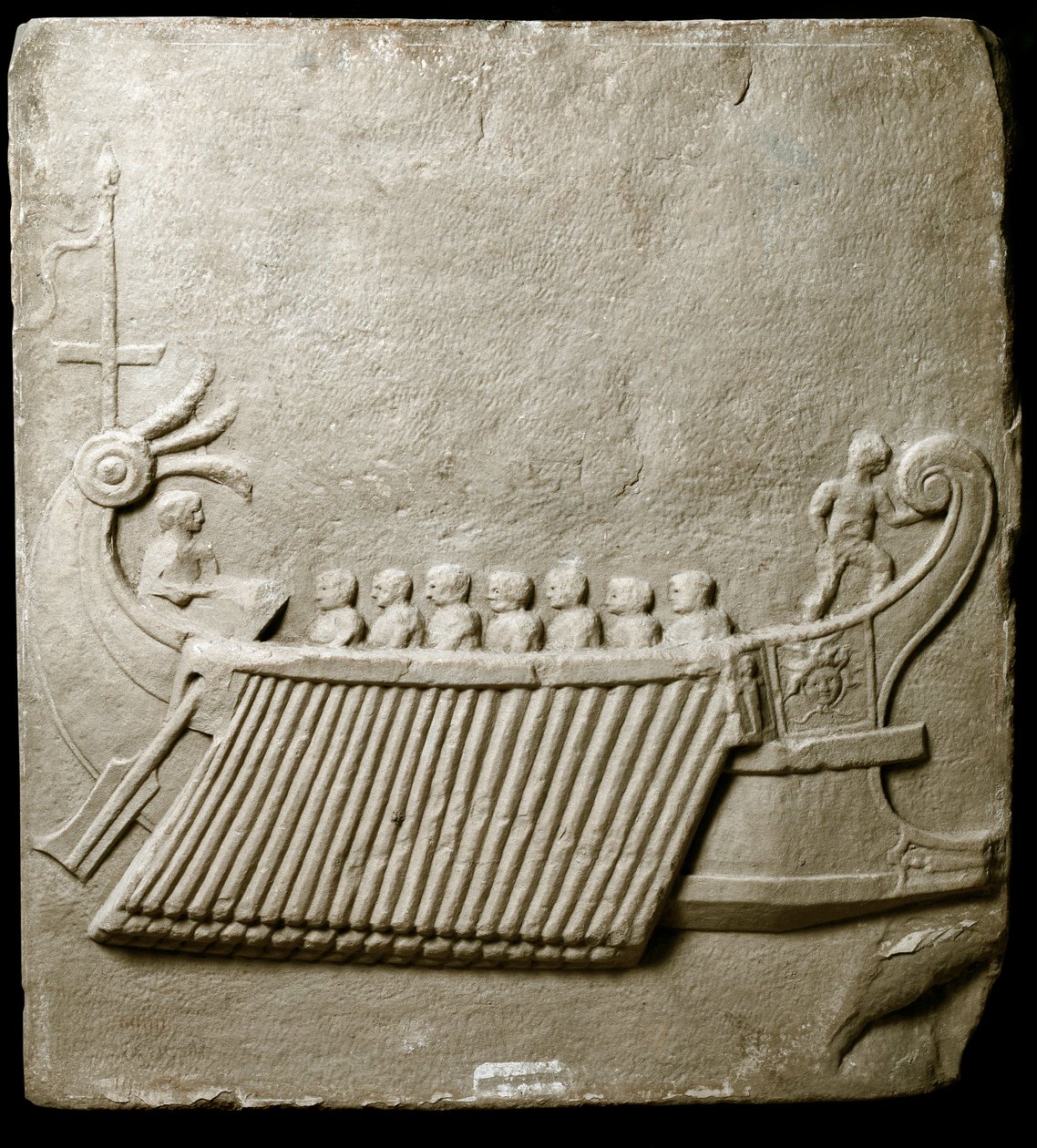 Sztuka rzymska: Trirema rzymska - Fragment marmurowego fryzu z Pozzuoli (Pozzuoli) autorstwa Roman