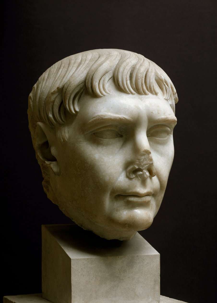 Sztuka rzymska: ""marmurowa głowa cesarza Trajana (Marcus Ulpius Traianus) (53-117 ne)"""muzeum Ostia, Włochy - Portret cesarza Trajana (Marcus Ulpius Traianus) (53-117 ne) - Rzymska rzeźba marmurowa, Epoka cesarska, II wiek n.e. - Muzeum Archeologiczne, autorstwa Roman
