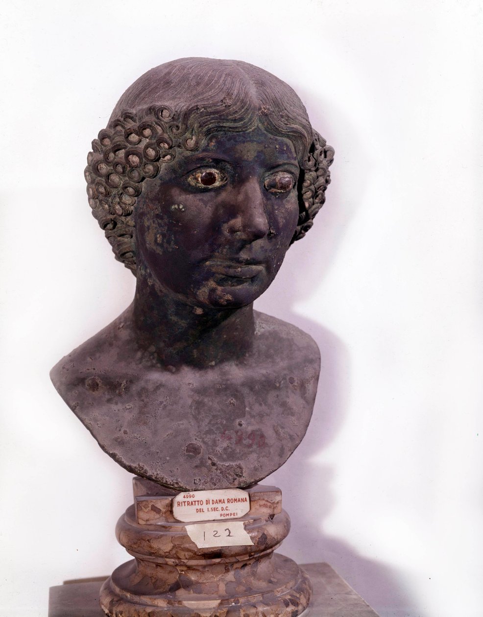 Antyk rzymski: popiersie rzymskiej damy z Pompejów (I wne). autorstwa Roman