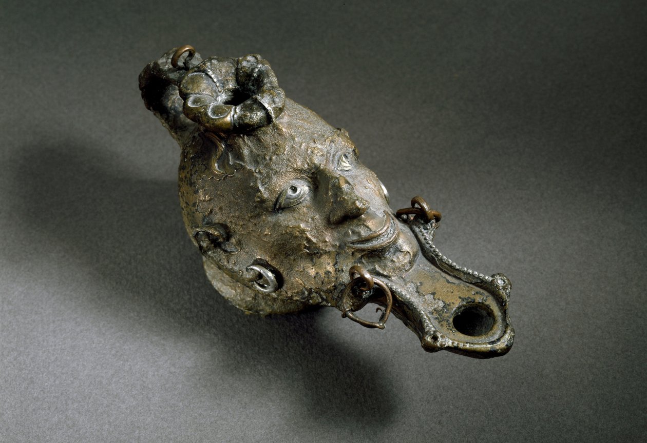 Sztuka rzymska: brązowa lampa naftowa w kształcie twarzy. I lub II wiek naszej ery. Hiszpania Museo di Ampurias (Empurias) autorstwa Roman