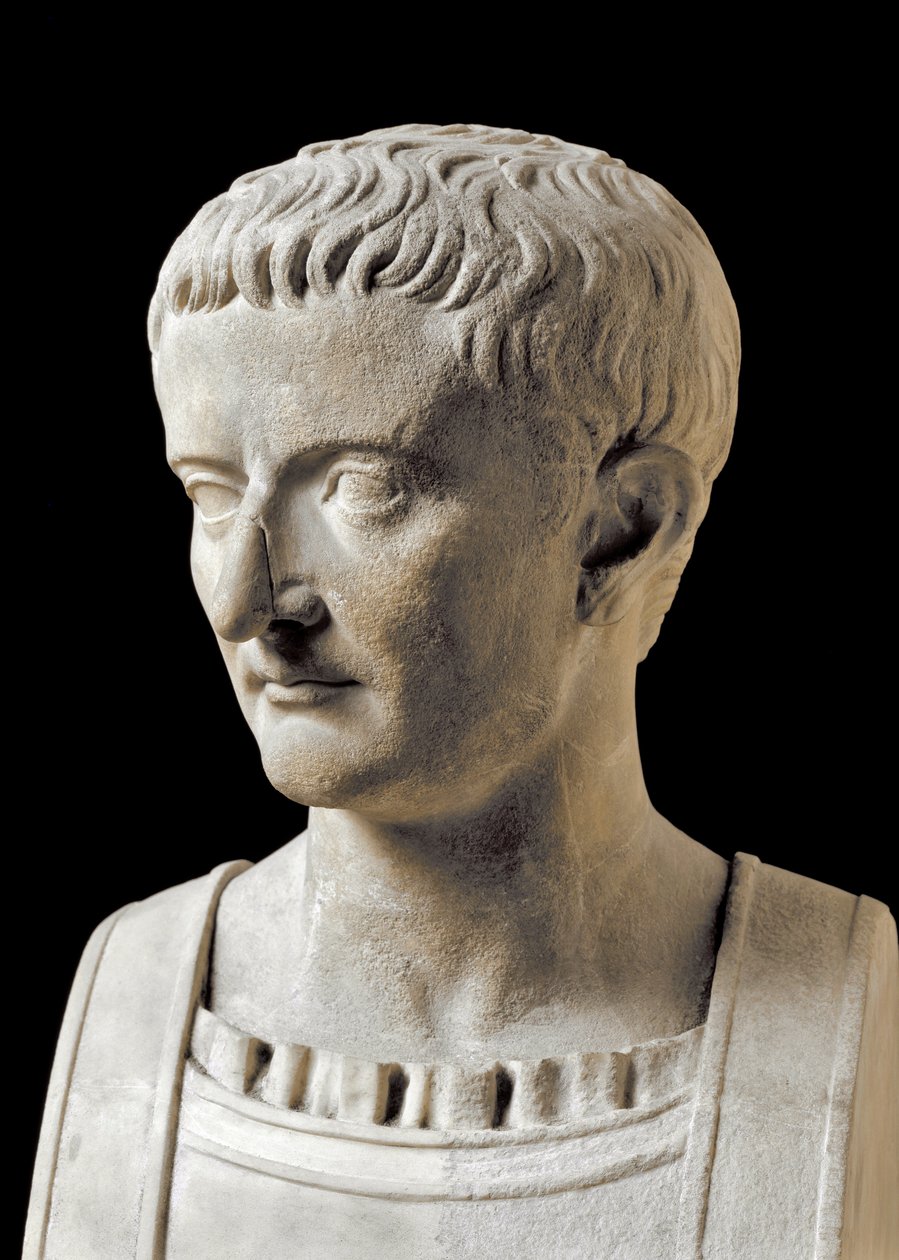Sztuka rzymska: marmurowe popiersie Tyberiusza (Tyberiusz Klaudiusz Nero, 42 pne-37 ne), cesarza rzymskiego. Od Ercolano (Herkulanum) I wne. Neapol, Narodowe Muzeum Archeologiczne autorstwa Roman