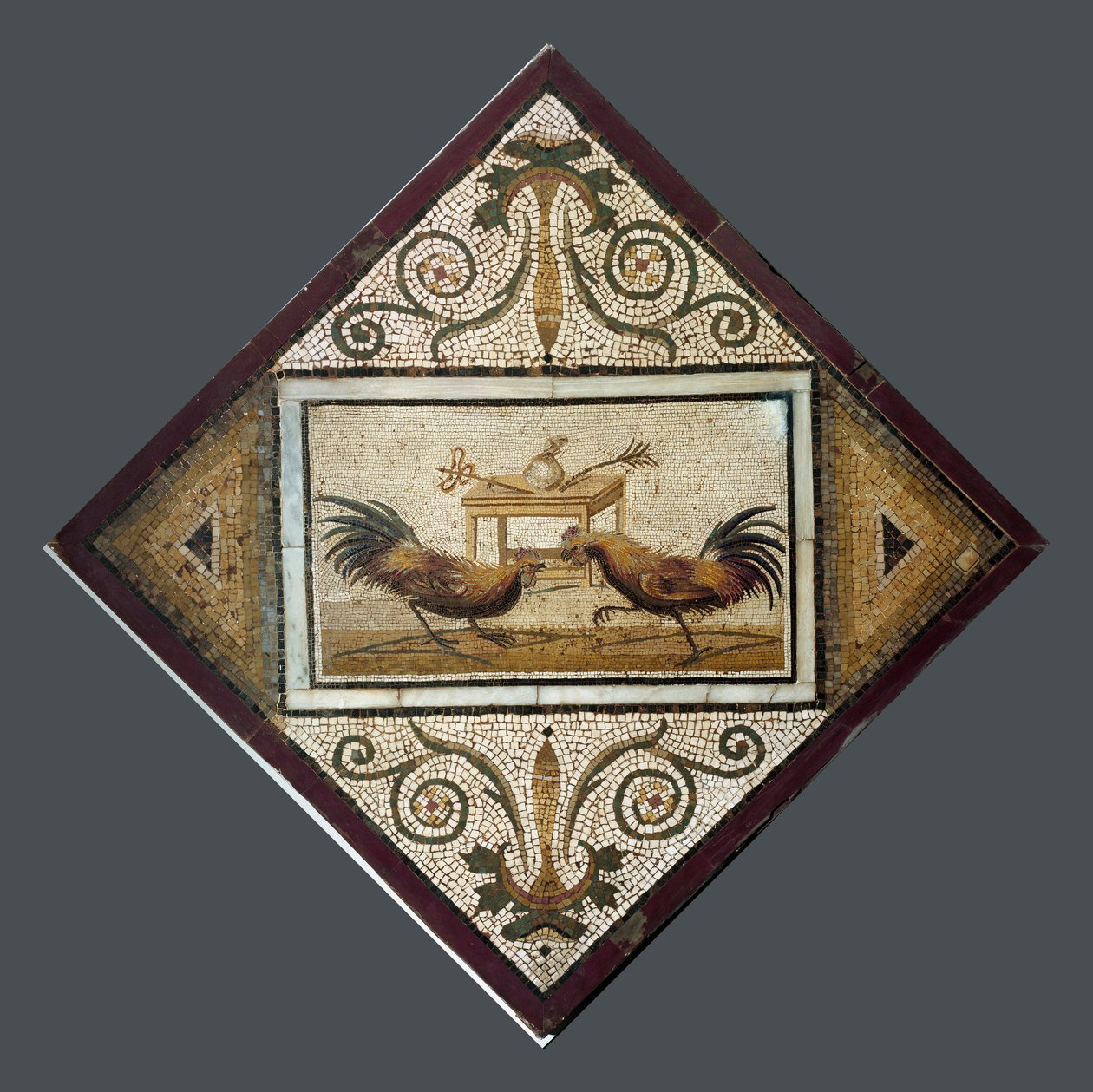 Sztuka rzymska: walki kogutów. Mozaika z Pompejów. Czwarty styl. Narodowe Muzeum Archeologiczne, Neapol autorstwa Roman