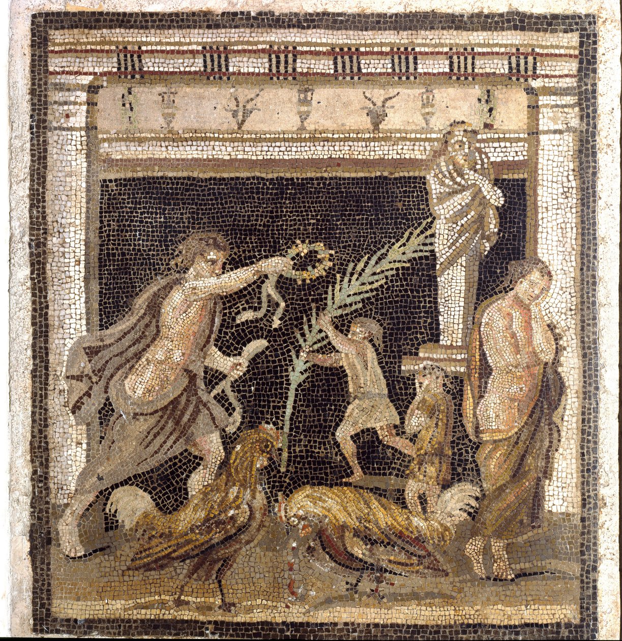 Sztuka rzymska: walki kogutów w palestrze w obecności personifikacji Porażki i Zwycięstwa. Mozaika z Villa du Labyrinth w Pompejach. Drugi styl. Ciemny. 46x42 cm Museo Archeologico Nazionale, Neapol autorstwa Roman