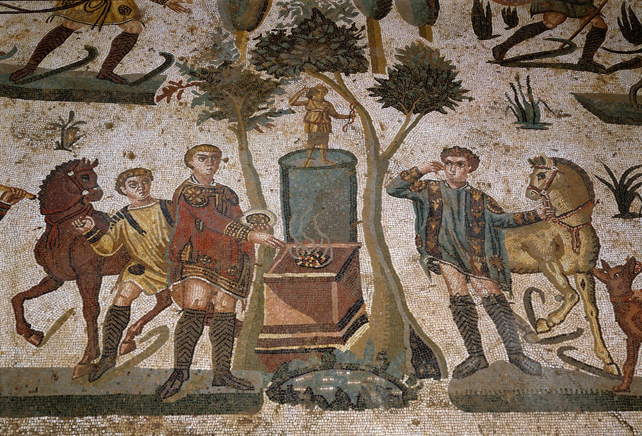 Sztuka rzymska: fragment mozaiki „Mała część myśliwska”” Myśliwi przy ołtarzu poświęconym kultowi Diany, bóstwa łowiectwa. 315-350 n.e. Piazza Armerina, Villa Romana del Casale autorstwa Roman