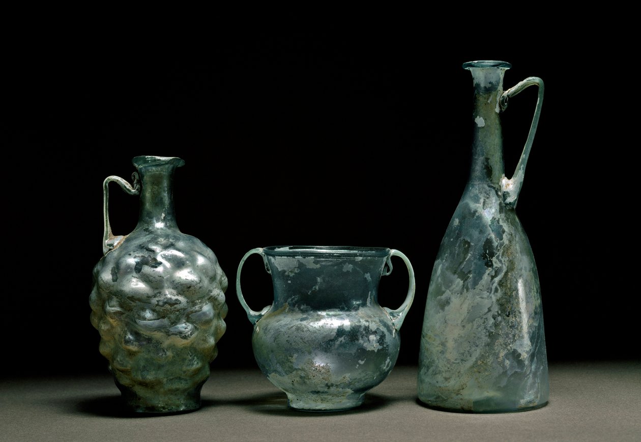 Sztuka rzymska: szklane butelki i dzbanek. I i II wiek naszej ery. Museo Nacional de Arte Romano Madryt autorstwa Roman