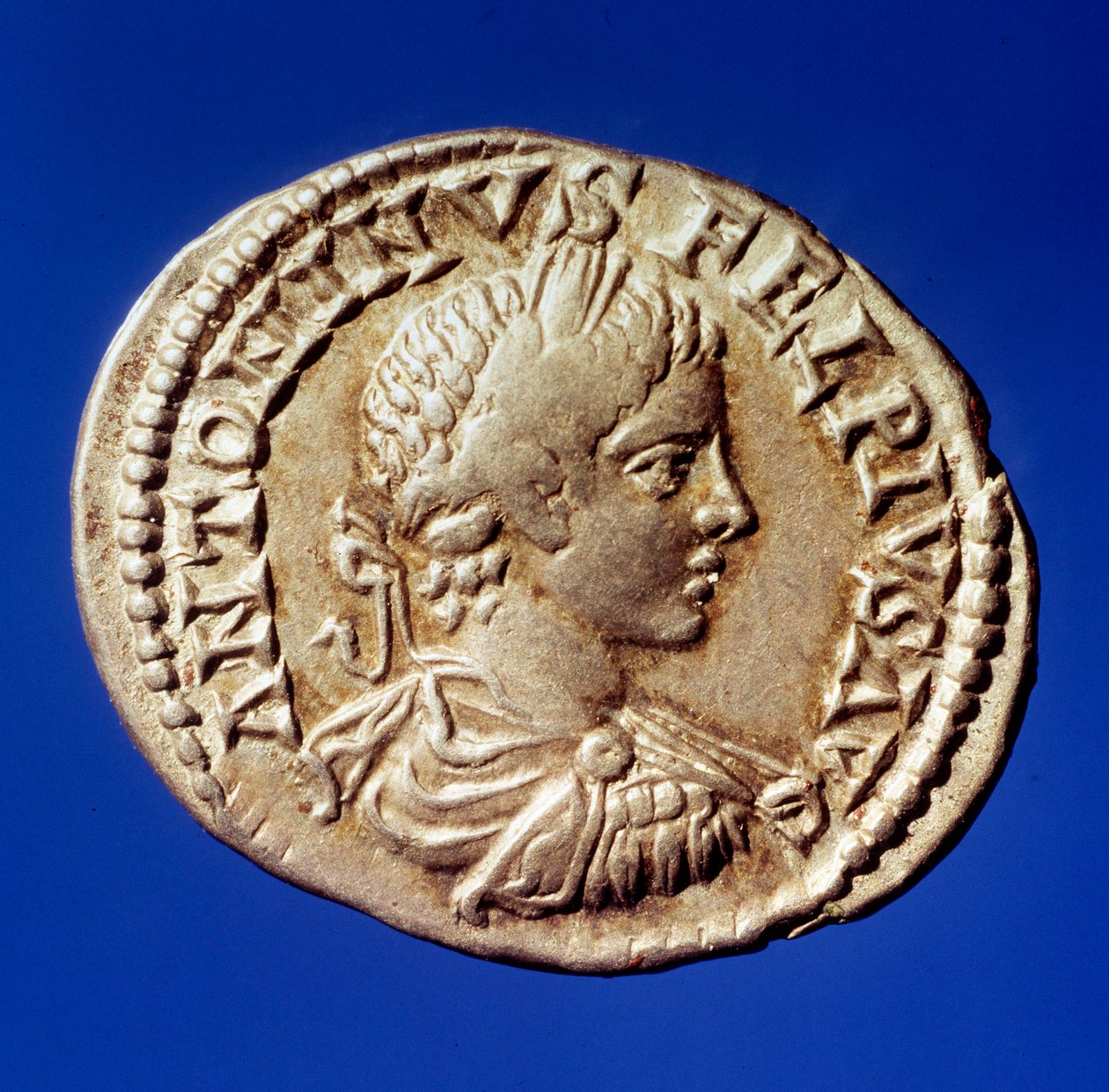 Sztuka rzymska: srebrny denier z wizerunkiem cesarza rzymskiego Elagabala (Heliogabale lub Marka Aureliusza Antoninusa) (204-222 ne) Paryż, B.N. autorstwa Roman