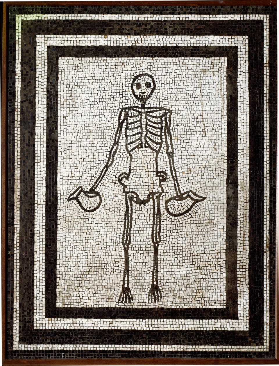 Sztuka rzymska: szkielet z askosem. Mozaika pochodząca z regionu Vesuve. Czwarty styl. I wiek p.n.e. Ciemny. 91x70 cm Museo Archeologico Nazionale, Neapol autorstwa Roman