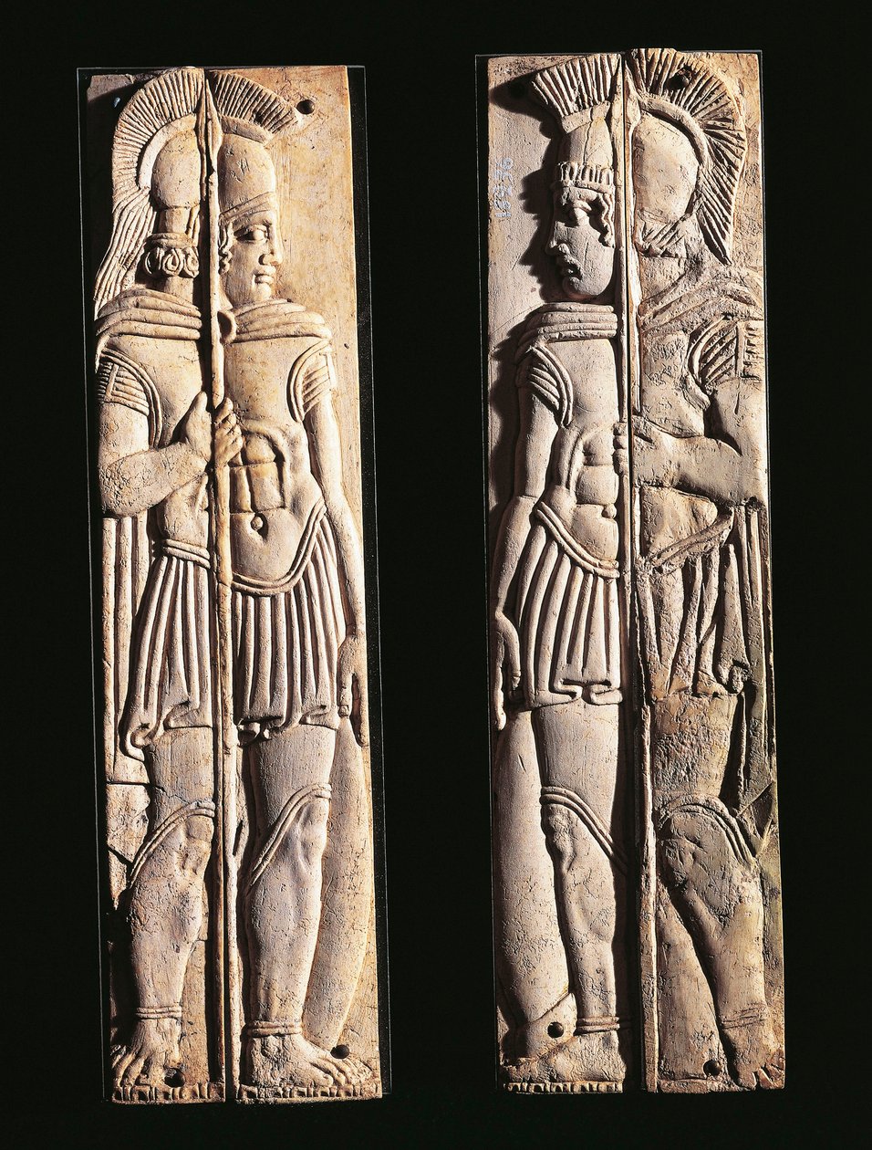 Cywilizacja rzymska, para kościanych rzeźb wojowników, z Praeneste, region Lacjum, Włochy autorstwa Roman