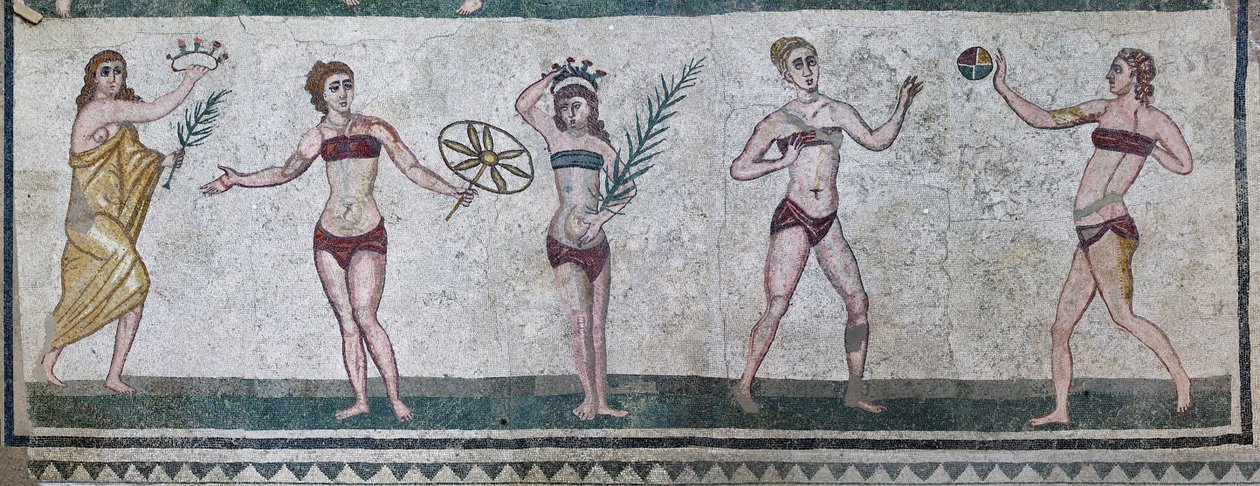 Pokój Dziewczyn reprezentujących zawodniczki biorące udział w zawodach lekkoatletycznych w dwuczęściowym stroju kąpielowym (mozaika) autorstwa Roman
