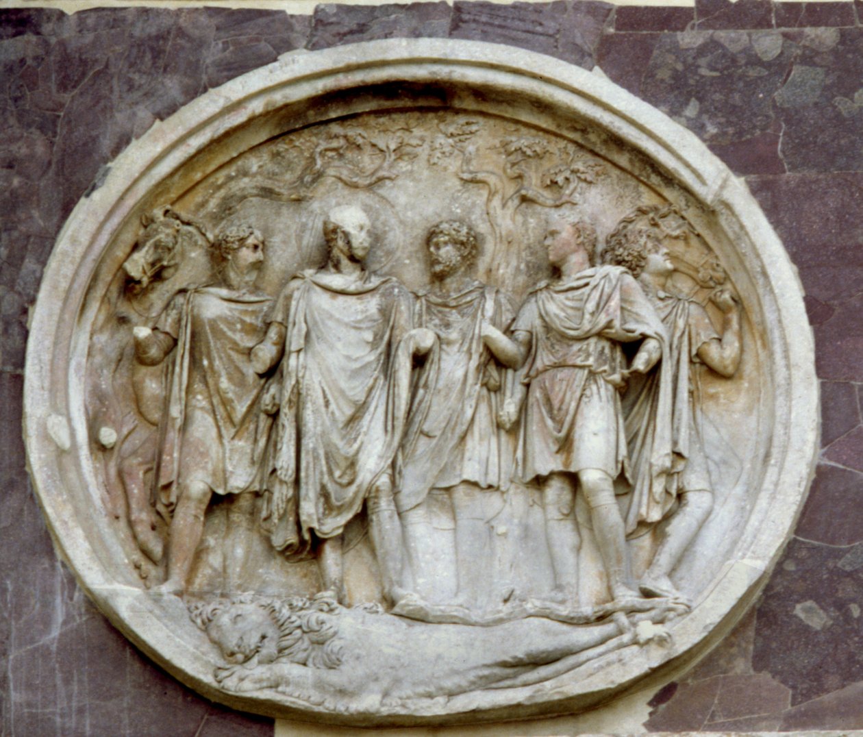 Roundel przedstawiający Hadriana, z Łuku Konstantyna (marmur) autorstwa Roman