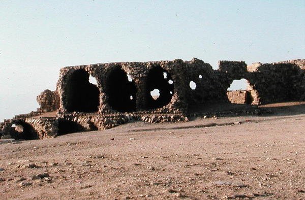 Ruiny rzymskiego akweduktu autorstwa Roman