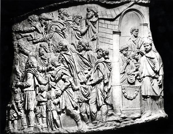 Scena ofiarna, odlew z Kolumny Trajana, 113 AD (tynk) (zdjęcie czarno-białe) autorstwa Roman